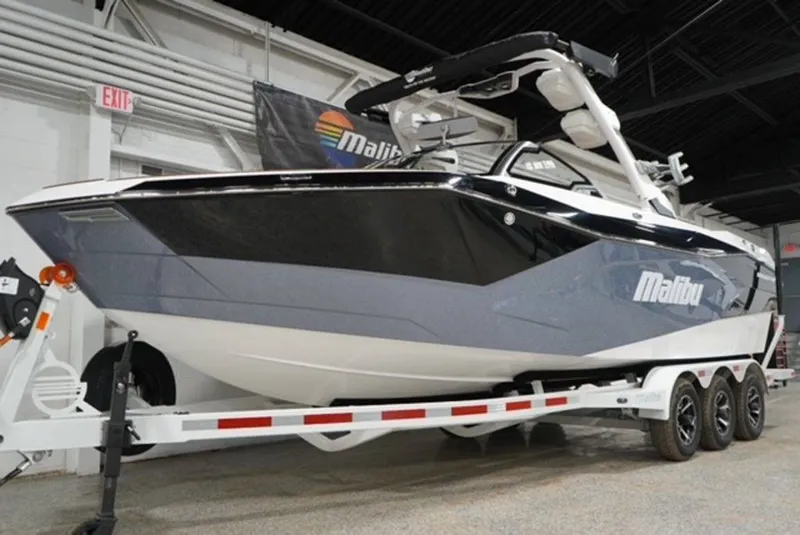 Slide: The Image of Malibu Boats 26 LSV 2026 - 3