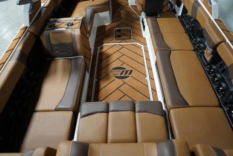 Slide: The Image of Malibu Boats 26 LSV 2026 - 11