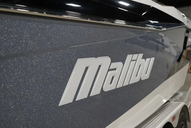Slide: The Image of Malibu Boats 26 LSV 2026 - 29