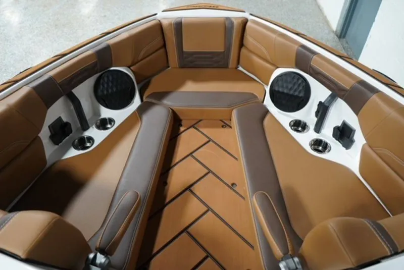 Slide: The Image of Malibu Boats 26 LSV 2026 - 22