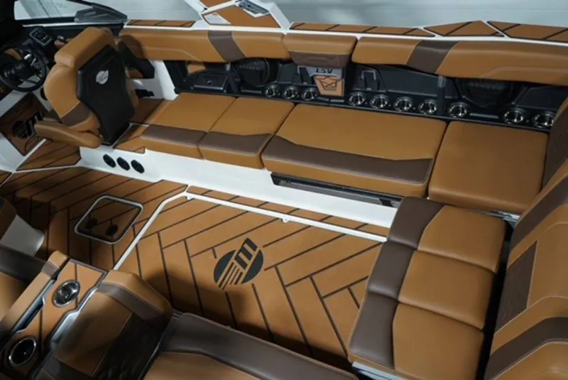 Slide: The Image of Malibu Boats 26 LSV 2026 - 25