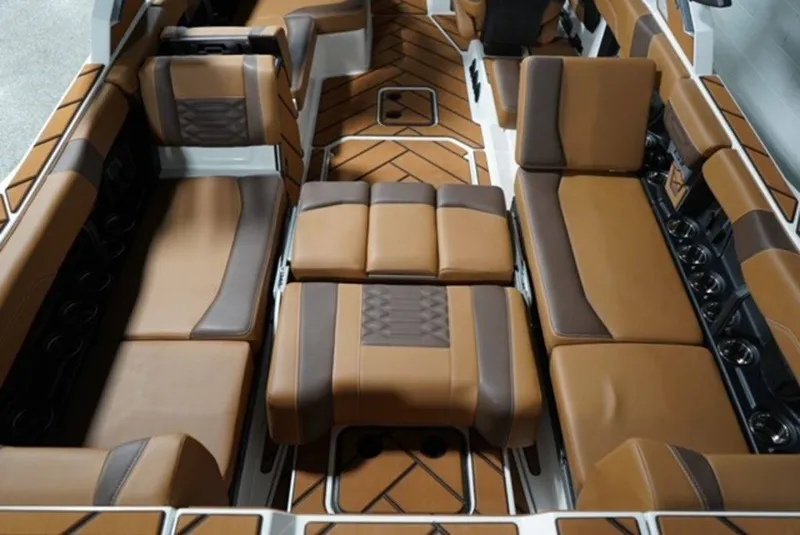 Slide: The Image of Malibu Boats 26 LSV 2026 - 24