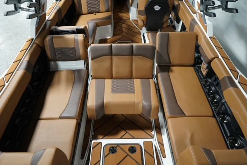 Slide: The Image of Malibu Boats 26 LSV 2026 - 8