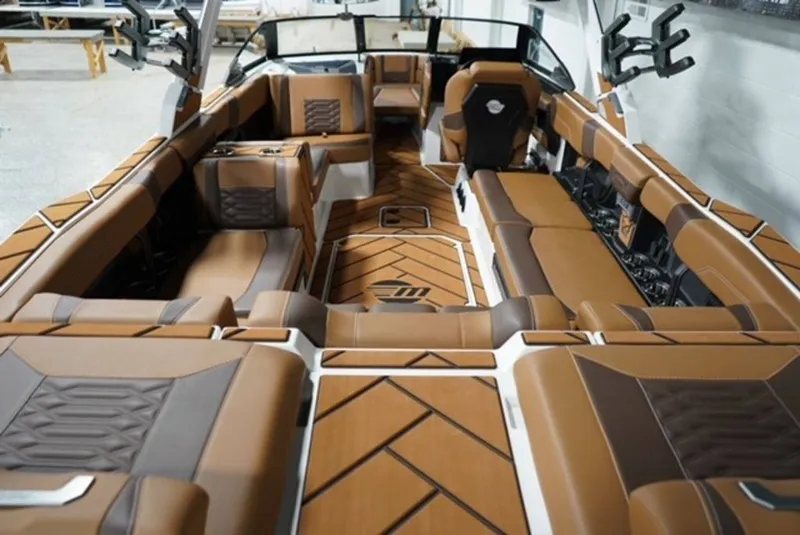 Slide: The Image of Malibu Boats 26 LSV 2026 - 9