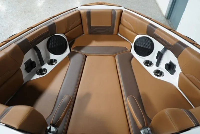 Slide: The Image of Malibu Boats 26 LSV 2026 - 26