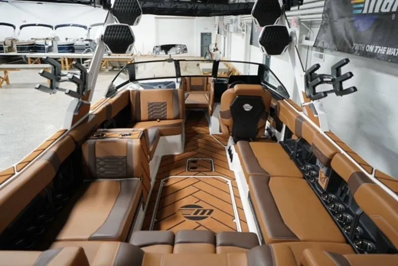 Slide: The Image of Malibu Boats 26 LSV 2026 - 18