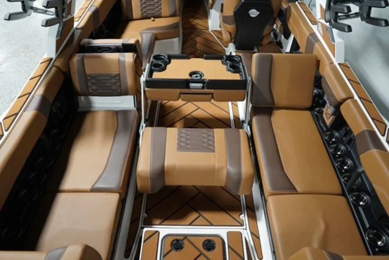 Slide: The Image of Malibu Boats 26 LSV 2026 - 17