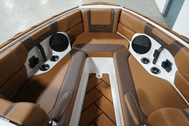 Slide: The Image of Malibu Boats 26 LSV 2026 - 10