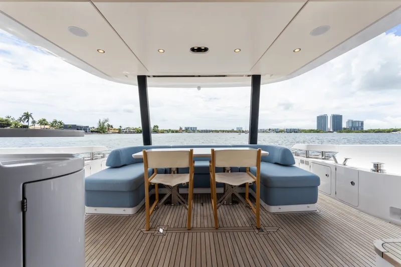 Slide: The Image of Azimut 68 FLY 2023 - 12