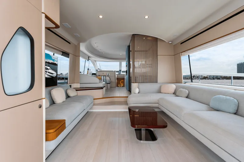 Slide: The Image of Azimut 68 FLY 2023 - 15