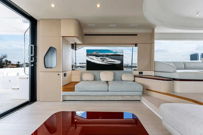 Slide: The Image of Azimut 68 FLY 2023 - 17