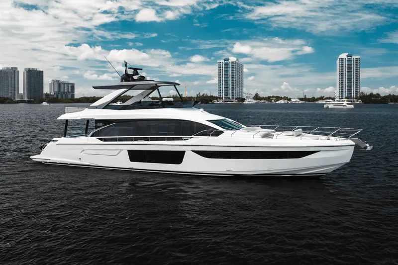 Slide: The Image of Azimut 68 FLY 2023 - 2