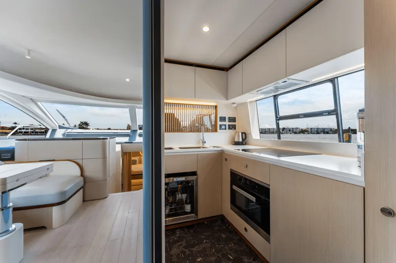 Slide: The Image of Azimut 68 FLY 2023 - 20