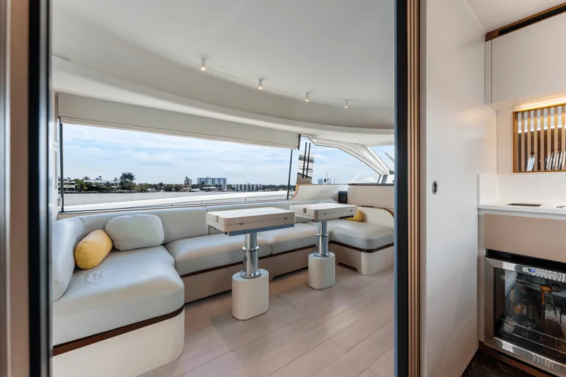 Slide: The Image of Azimut 68 FLY 2023 - 22