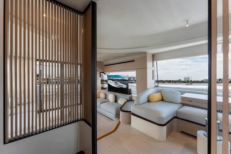 Slide: The Image of Azimut 68 FLY 2023 - 23