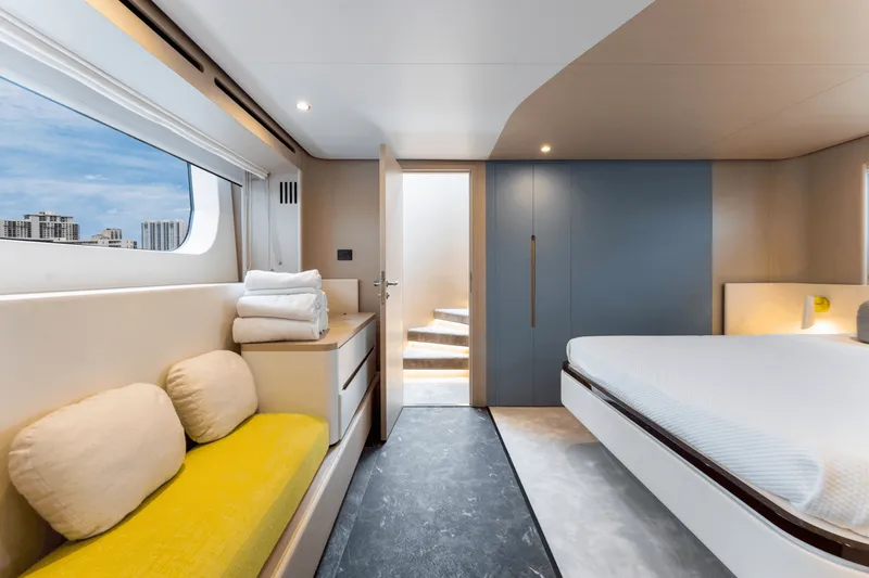 Slide: The Image of Azimut 68 FLY 2023 - 26