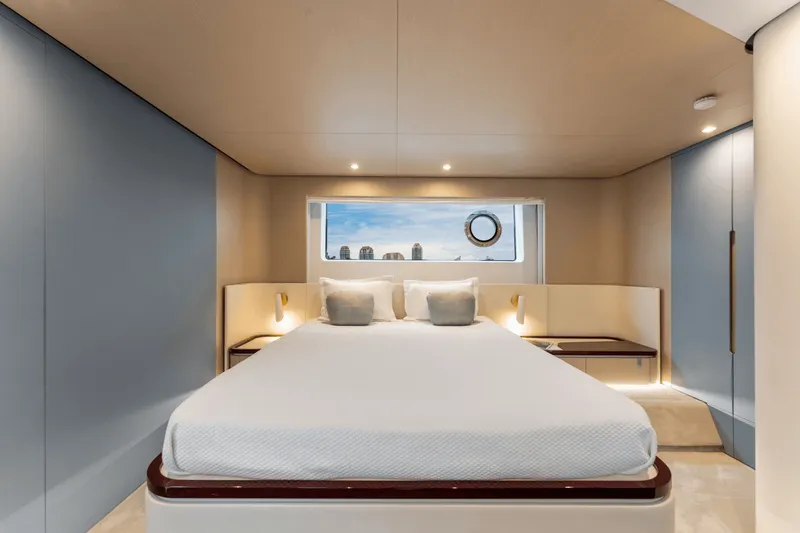 Slide: The Image of Azimut 68 FLY 2023 - 27