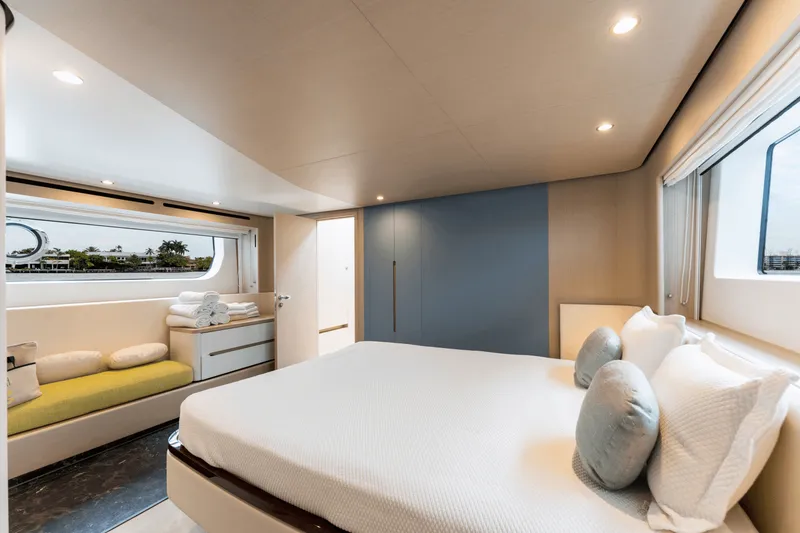 Slide: The Image of Azimut 68 FLY 2023 - 28