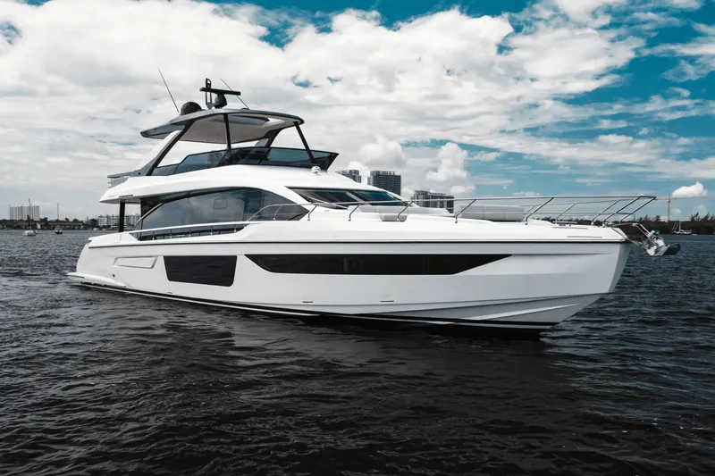 Slide: The Image of Azimut 68 FLY 2023 - 3