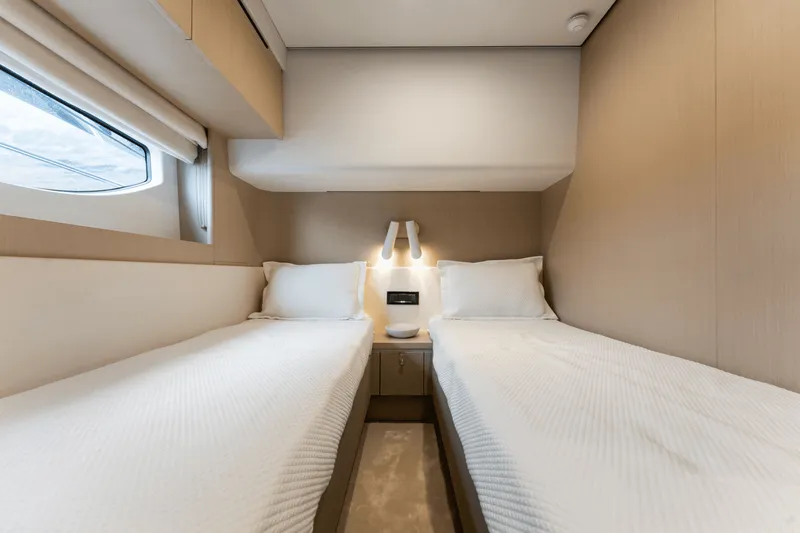 Slide: The Image of Azimut 68 FLY 2023 - 39