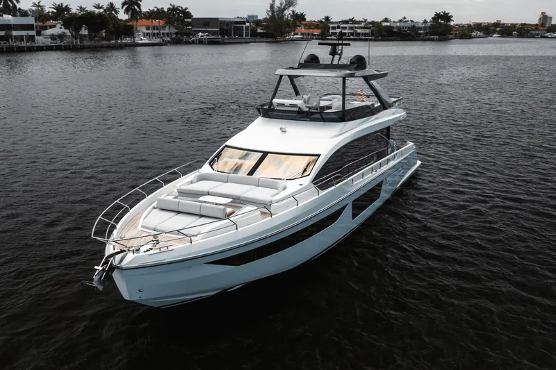 Slide: The Image of Azimut 68 FLY 2023 - 4