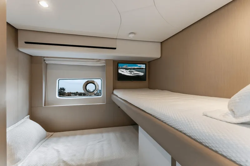 Slide: The Image of Azimut 68 FLY 2023 - 41