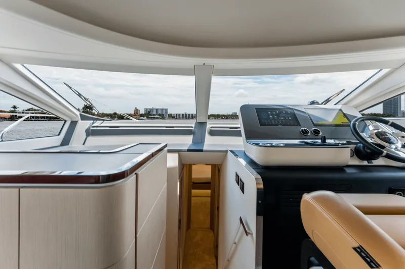 Slide: The Image of Azimut 68 FLY 2023 - 43