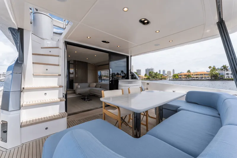 Slide: The Image of Azimut 68 FLY 2023 - 45