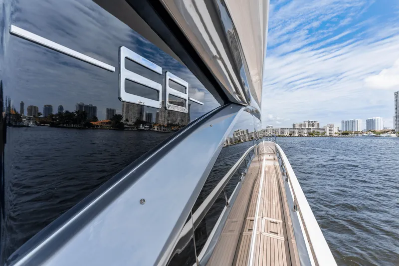 Slide: The Image of Azimut 68 FLY 2023 - 46