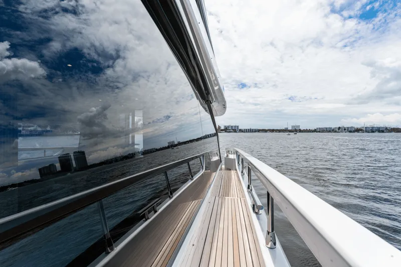 Slide: The Image of Azimut 68 FLY 2023 - 47