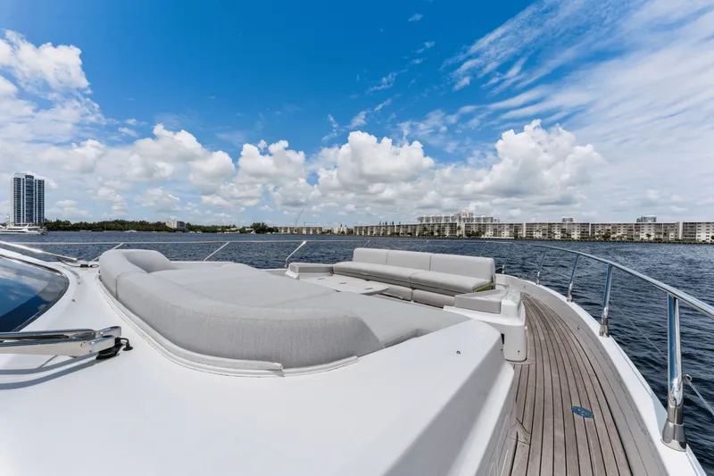 Slide: The Image of Azimut 68 FLY 2023 - 48