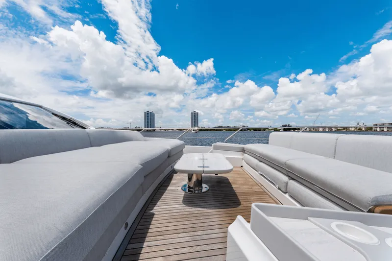 Slide: The Image of Azimut 68 FLY 2023 - 49