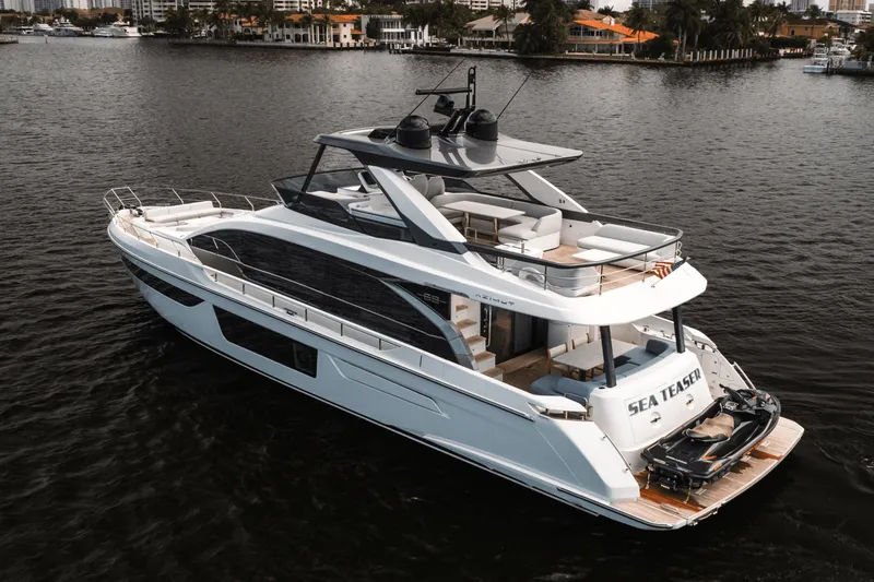 Slide: The Image of Azimut 68 FLY 2023 - 5