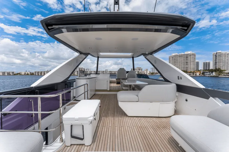 Slide: The Image of Azimut 68 FLY 2023 - 51
