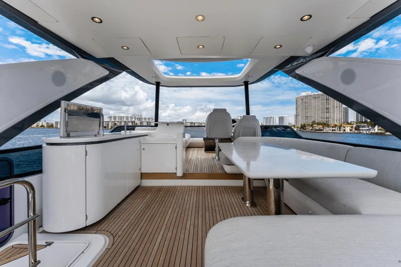 Slide: The Image of Azimut 68 FLY 2023 - 52