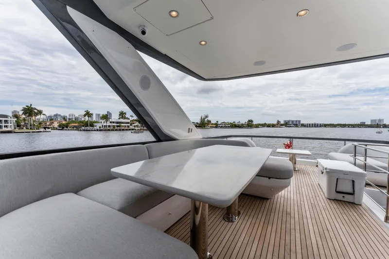 Slide: The Image of Azimut 68 FLY 2023 - 54
