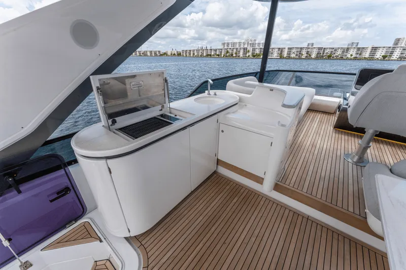 Slide: The Image of Azimut 68 FLY 2023 - 55