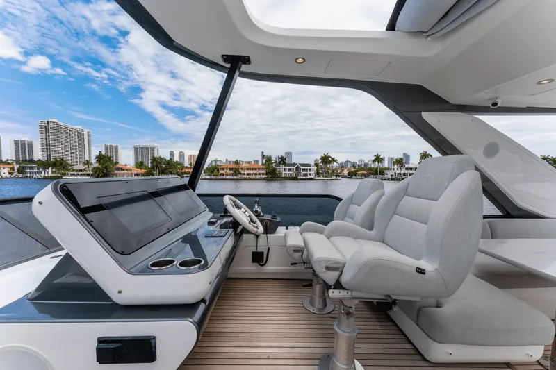 Slide: The Image of Azimut 68 FLY 2023 - 59