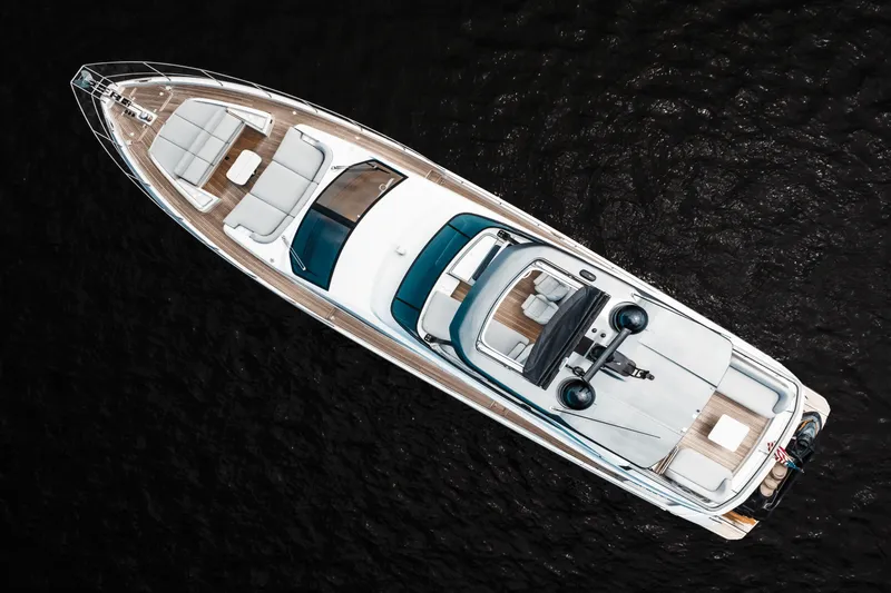 Slide: The Image of Azimut 68 FLY 2023 - 6