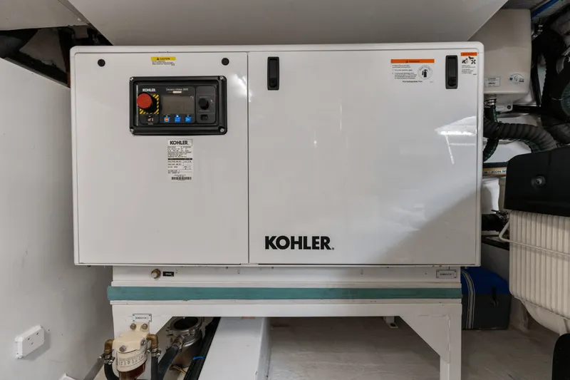 Slide: The Image of Azimut 68 FLY 2023 - 62