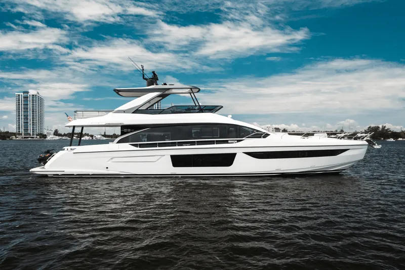 Slide: The Image of Azimut 68 FLY 2023 - 7