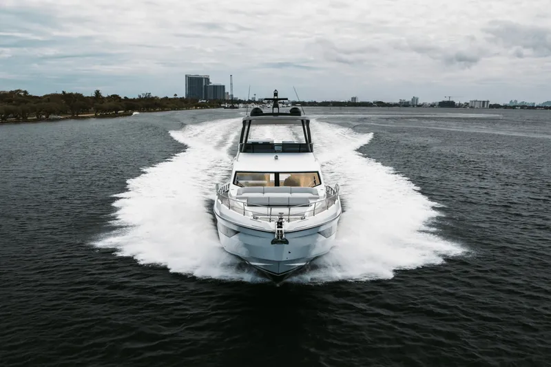 Slide: The Image of Azimut 68 FLY 2023 - 9