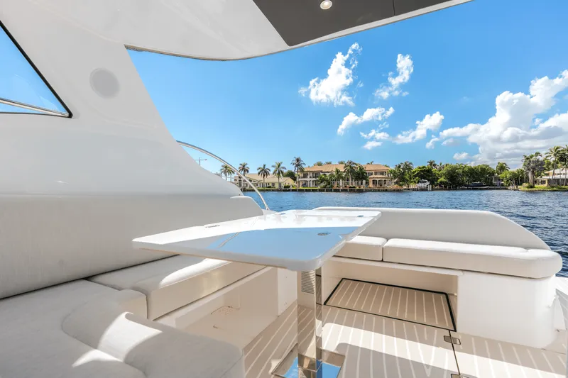 Slide: The Image of Azimut ATLANTIS 45 2025 - 10