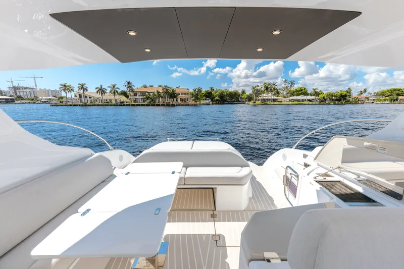 Slide: The Image of Azimut ATLANTIS 45 2025 - 11