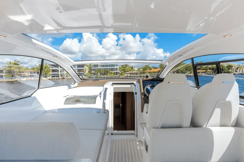 Slide: The Image of Azimut ATLANTIS 45 2025 - 12