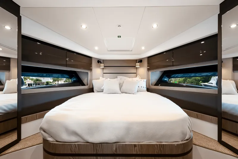 Slide: The Image of Azimut ATLANTIS 45 2025 - 17