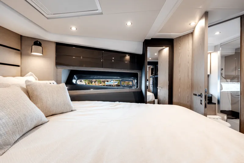 Slide: The Image of Azimut ATLANTIS 45 2025 - 19