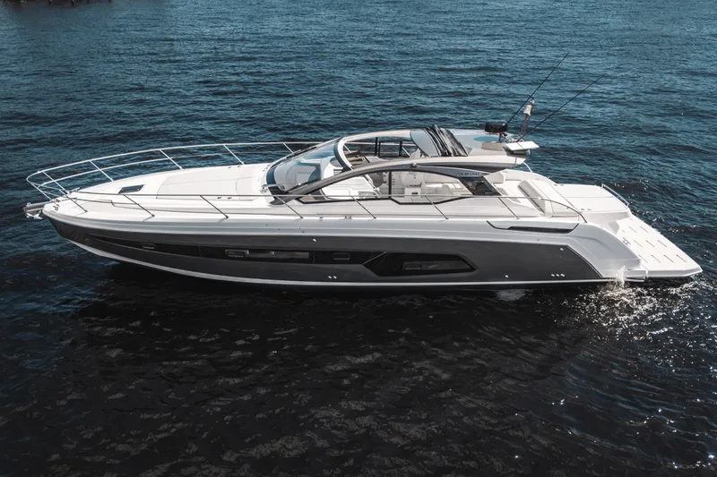 Slide: The Image of Azimut ATLANTIS 45 2025 - 4