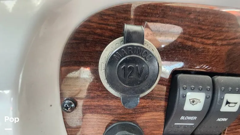Slide: The Image of 12 V DC Outlets - 13246366