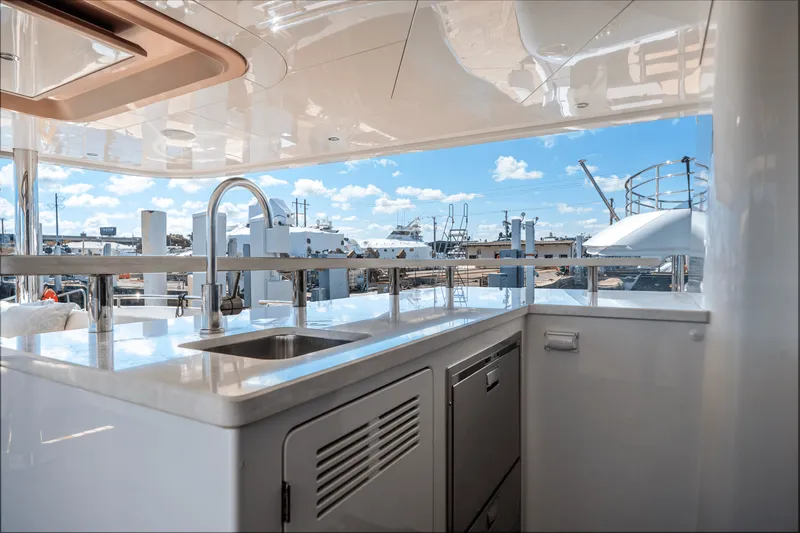 Slide: The Image of Ocean Alexander 37L 2025 - 10